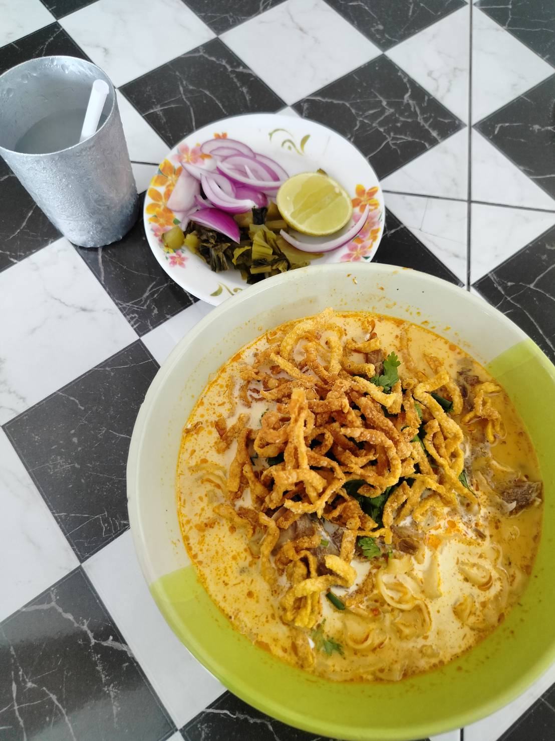 ข้าวซอยเนื้อขนาดจัมโบ้ร้านข้าวซอยป้าต๋า