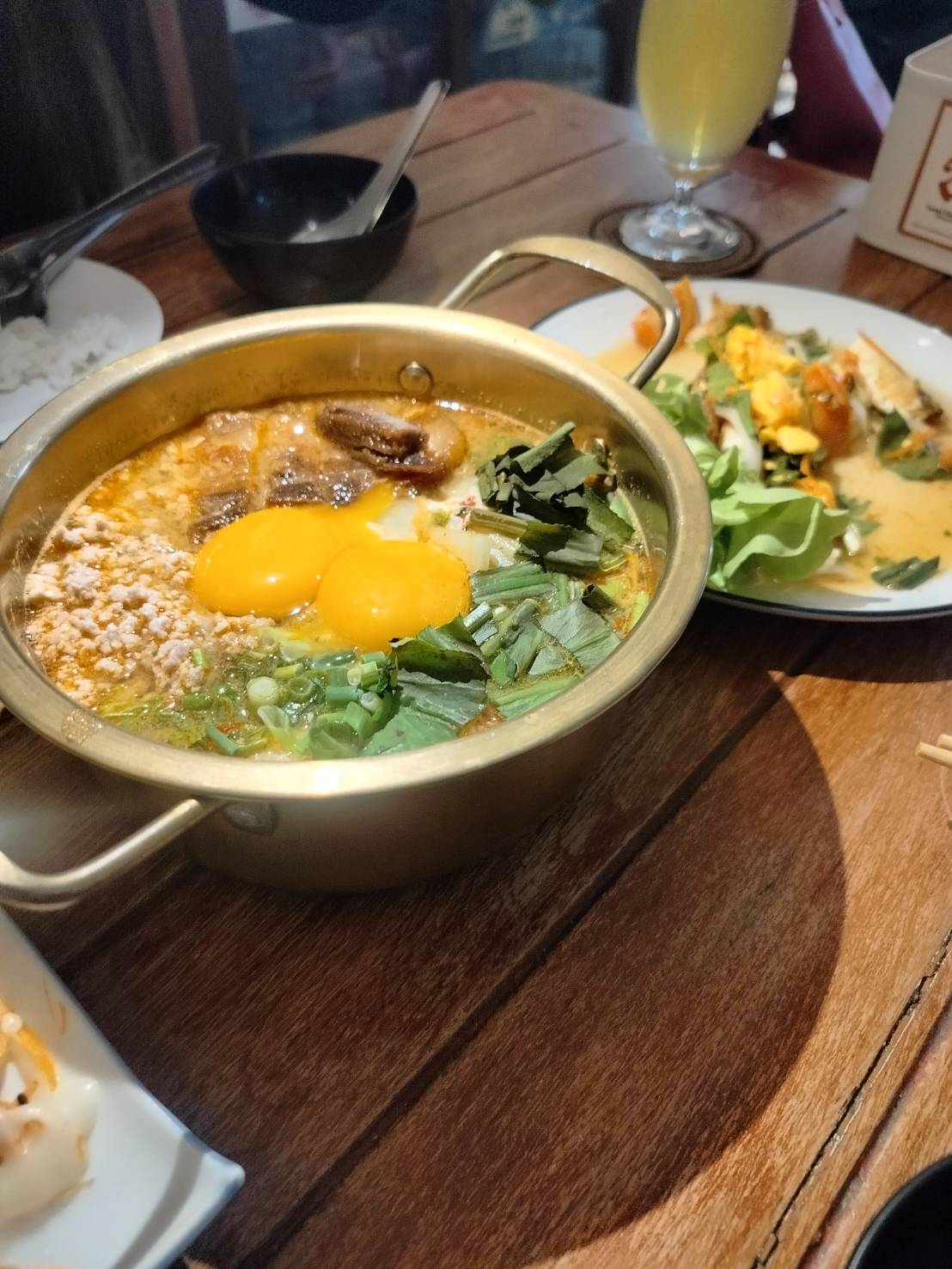 มาม่าต้มและยำไขาดาวร้านชำบาร์ Local craft beer